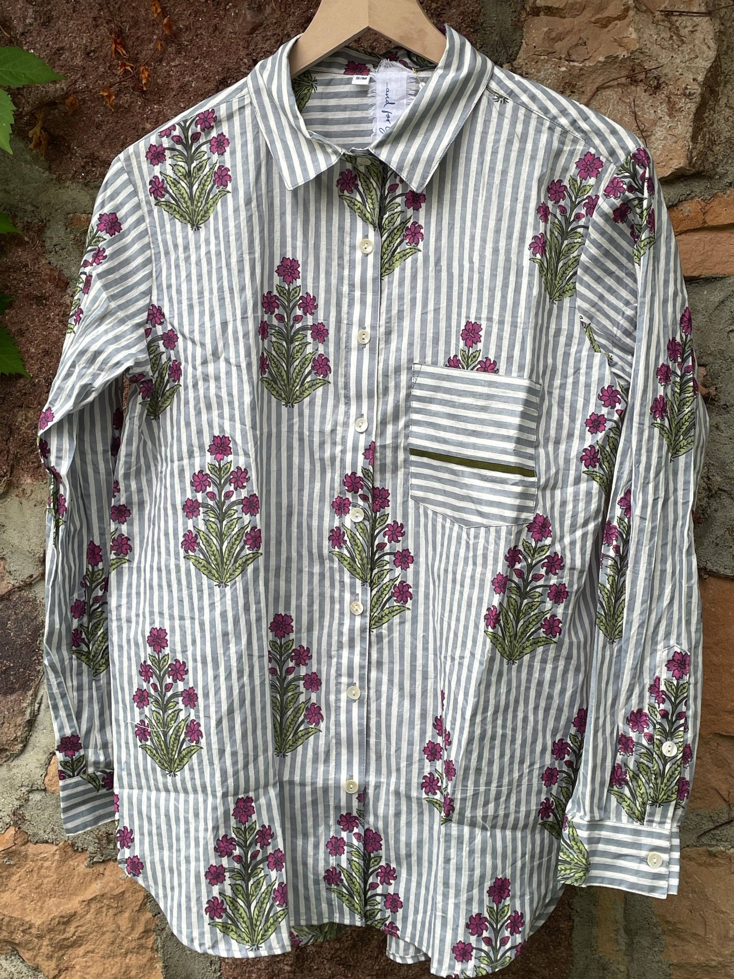 Good Boyfriend Shirt - Palm Cove Floral Dove Grey