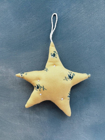 Star Ornament - Ditsy Rose Straw