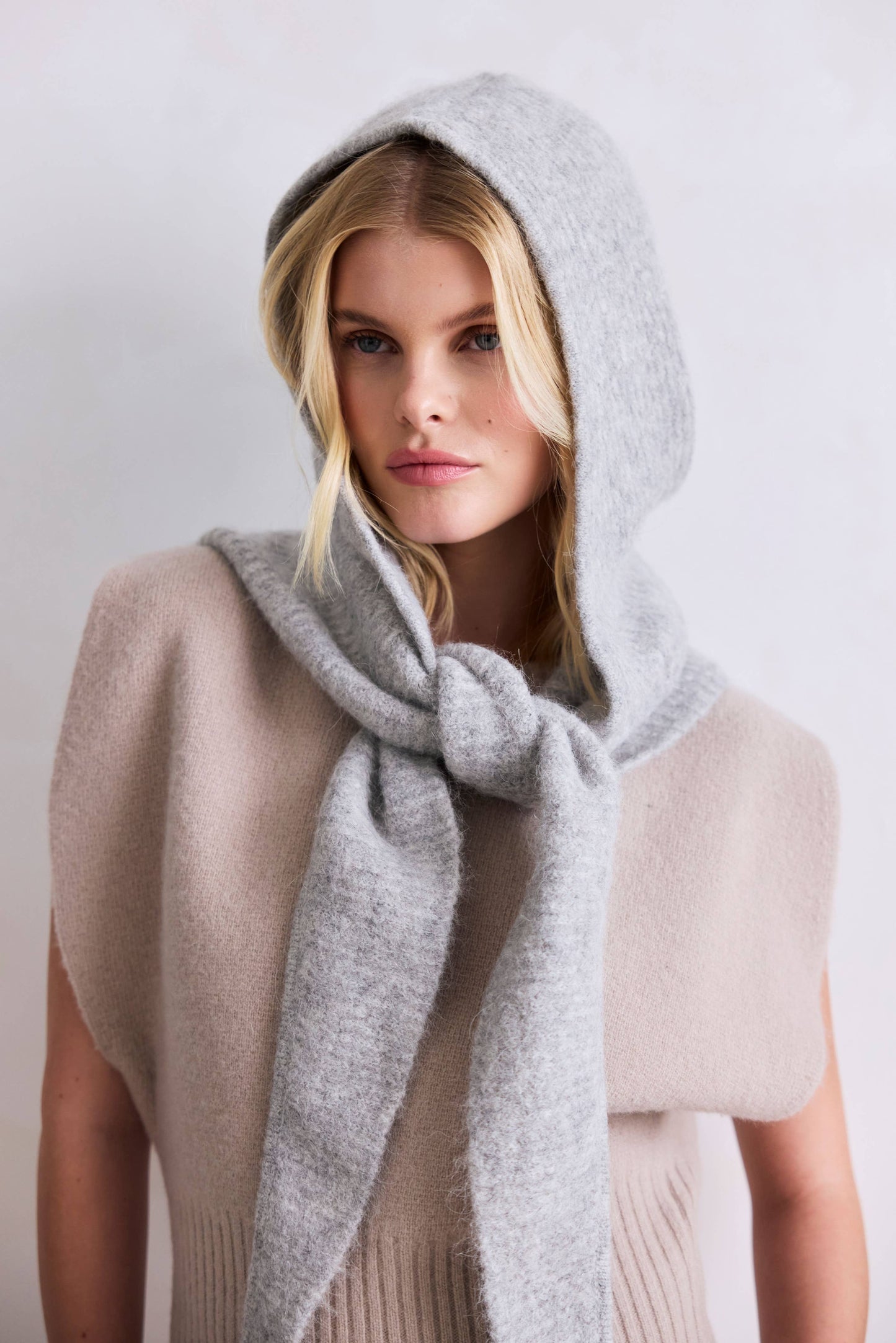 The Alpaca Hooded Scarf - Blizzard Grey