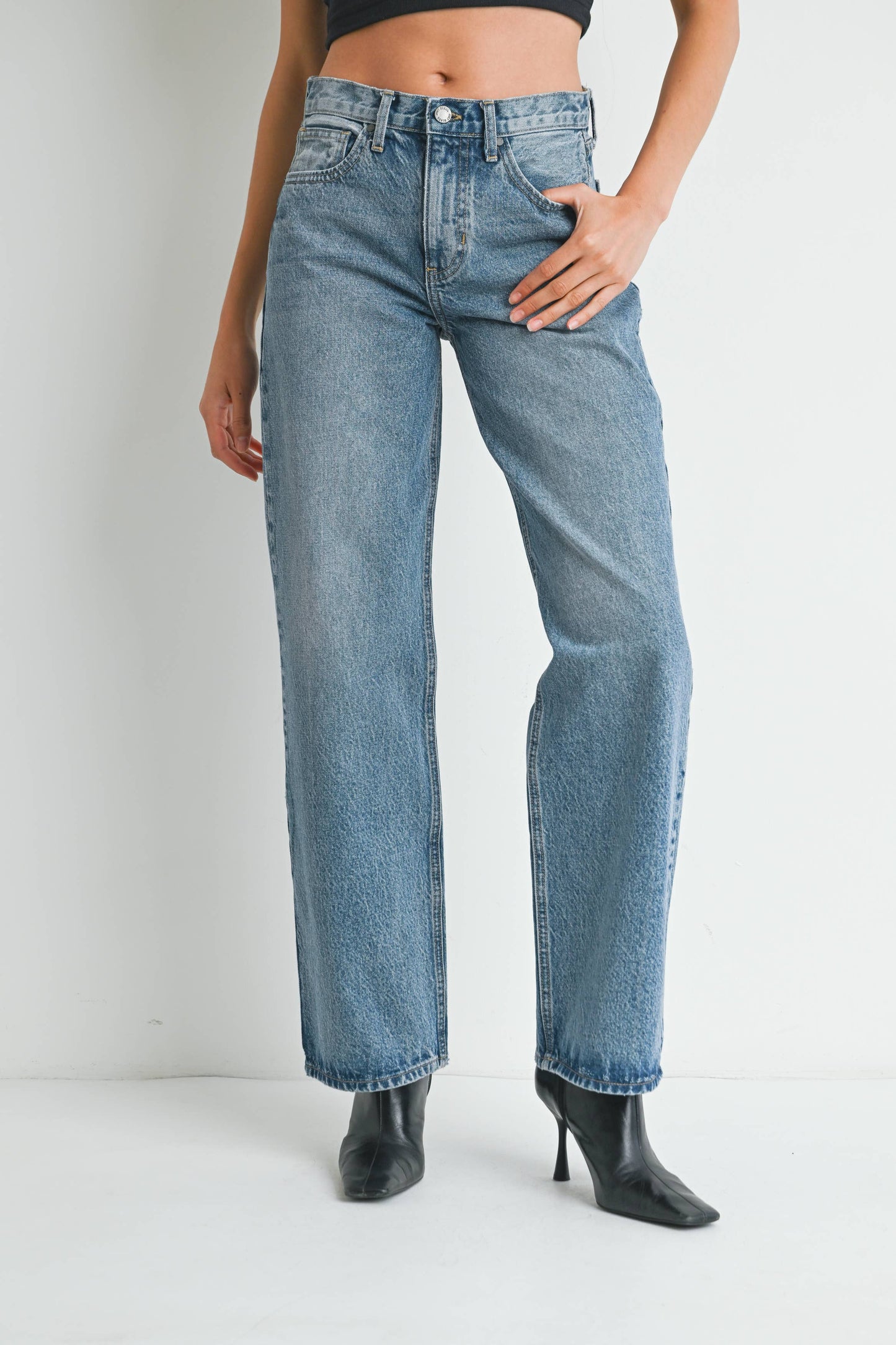 The Relaxed Straight Leg Jean - Medium Denim