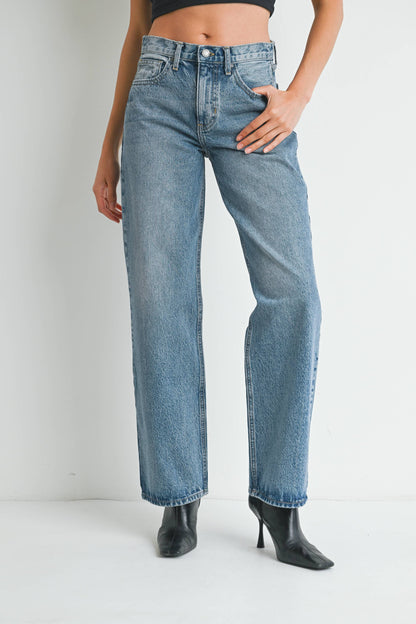 The Relaxed Straight Leg Jean - Medium Denim