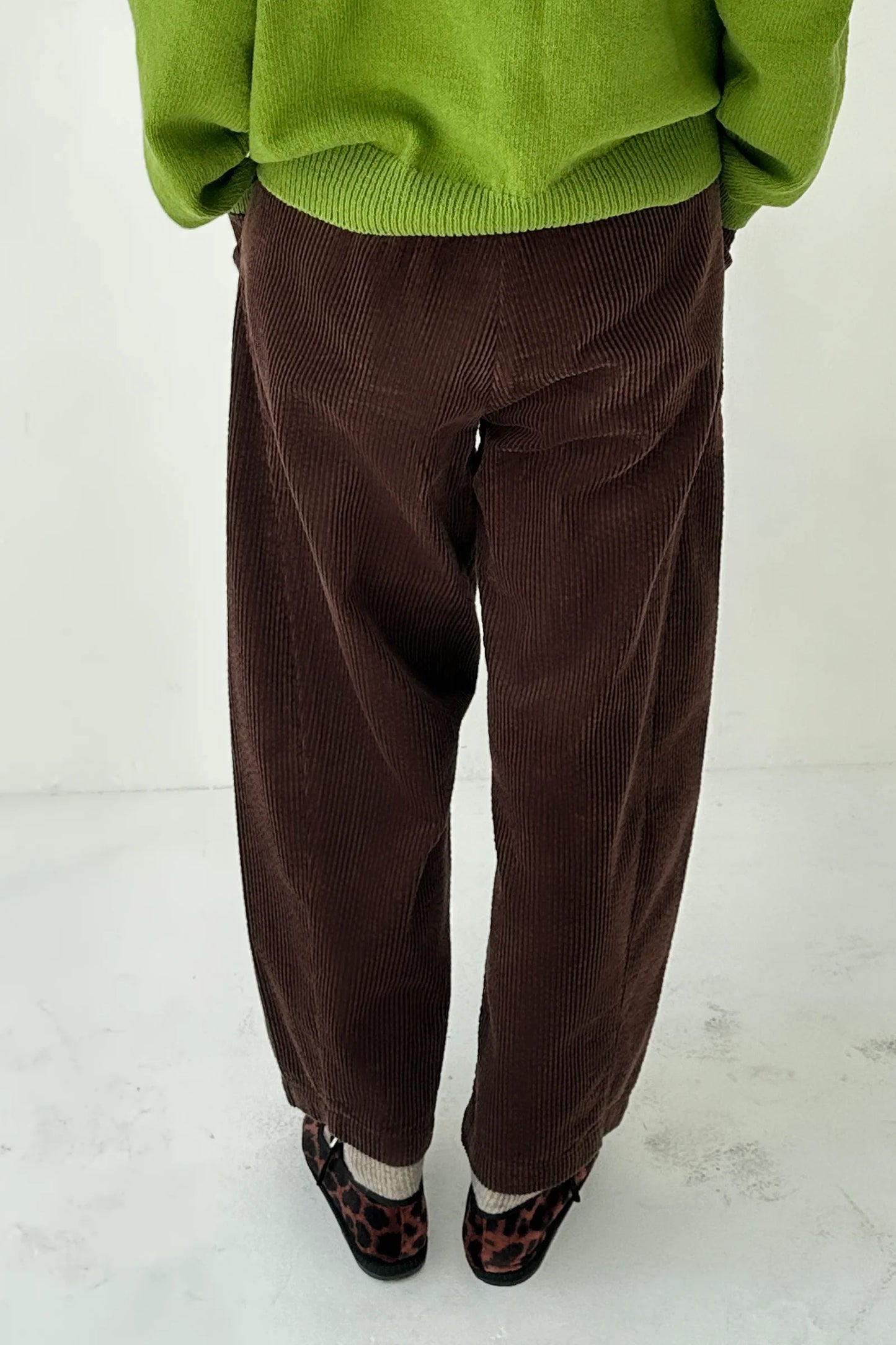 Soft Corduroy Arc Pants - Brown