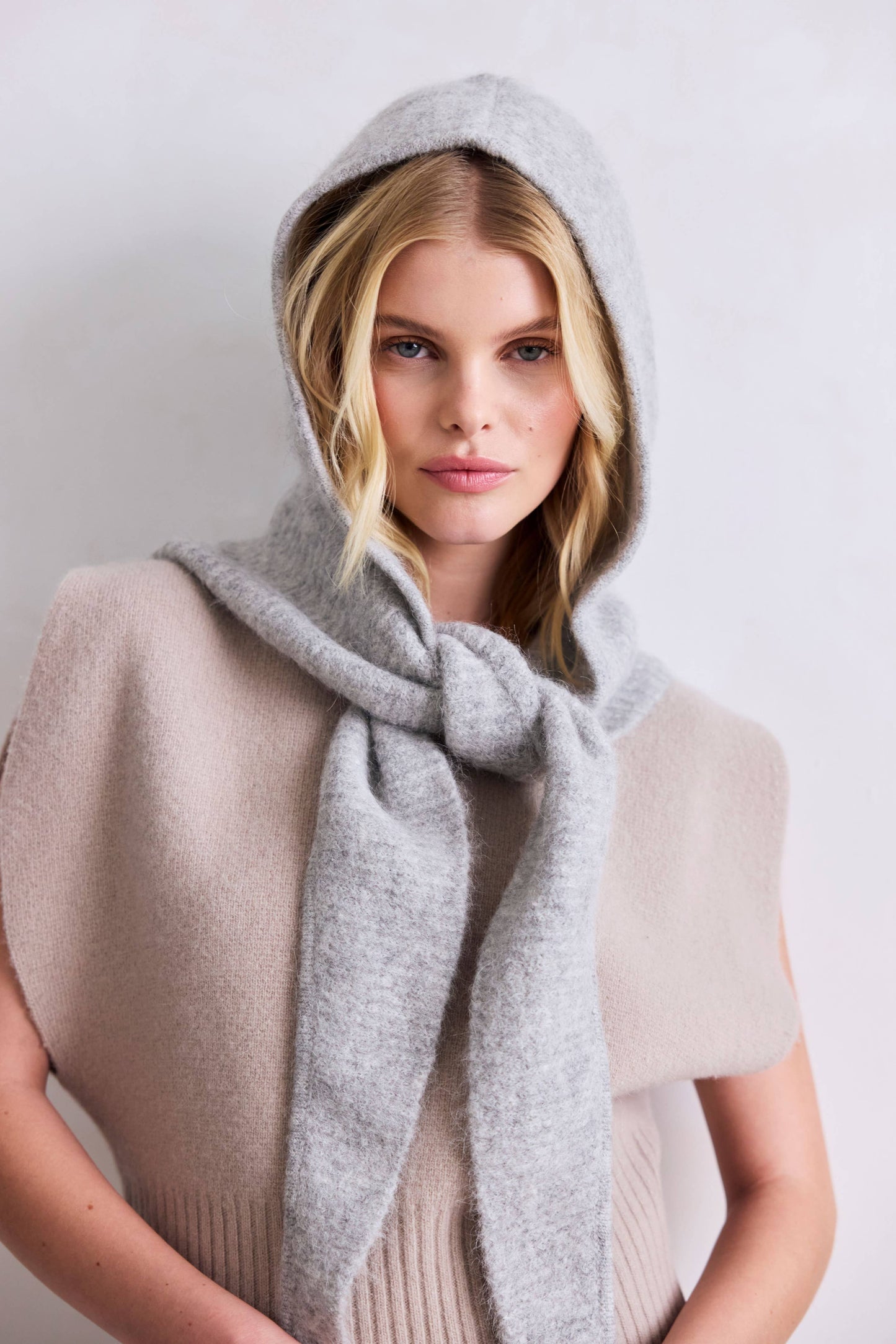 The Alpaca Hooded Scarf - Blizzard Grey