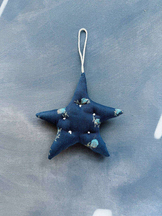 Star Ornament - Ditsy Rose Lake